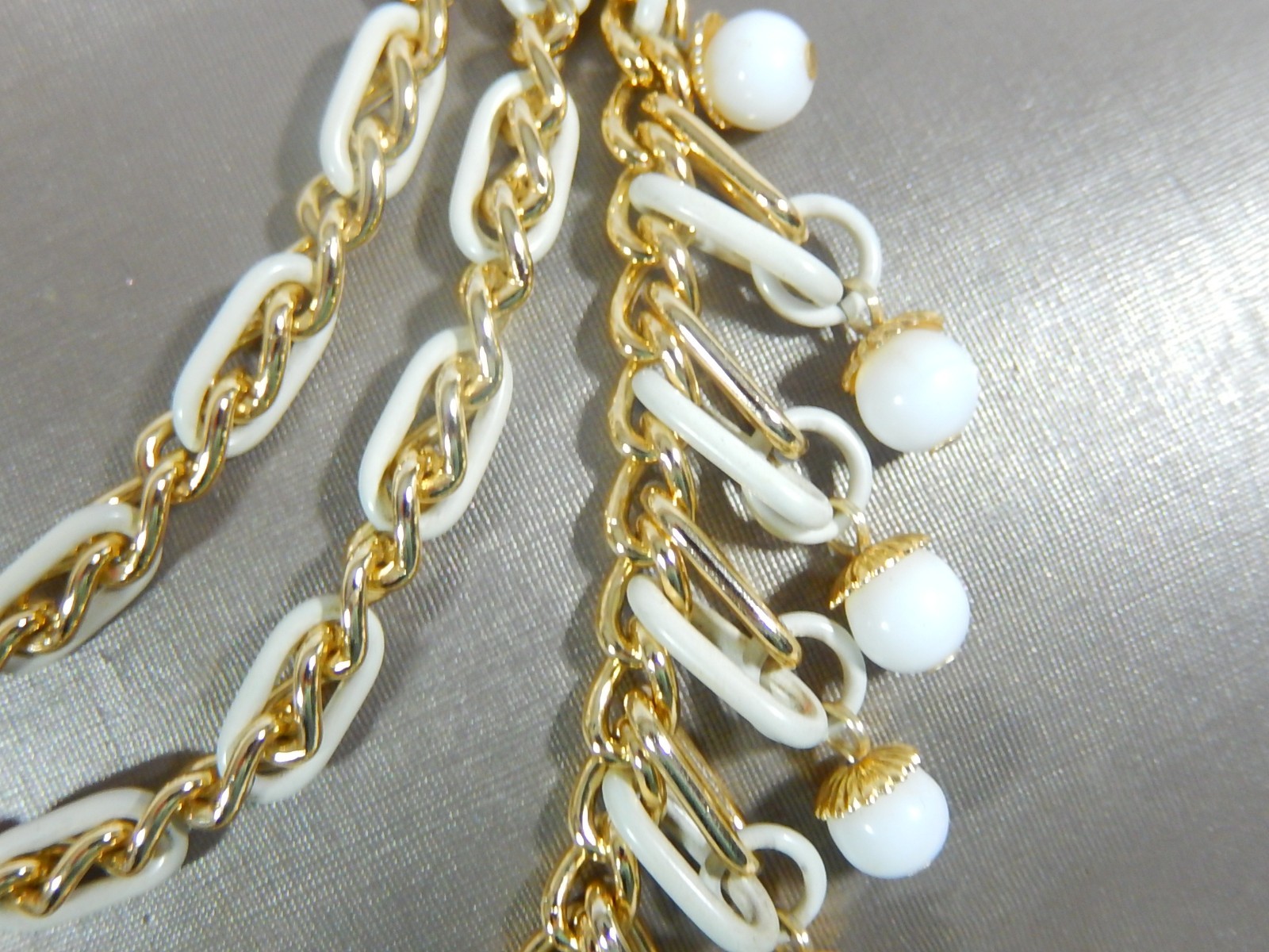 VTG 3 TIER GOLD TONE ENAMEL LUCITE CHACHA BEAD 15″ – 17″ BIB NECKLACE