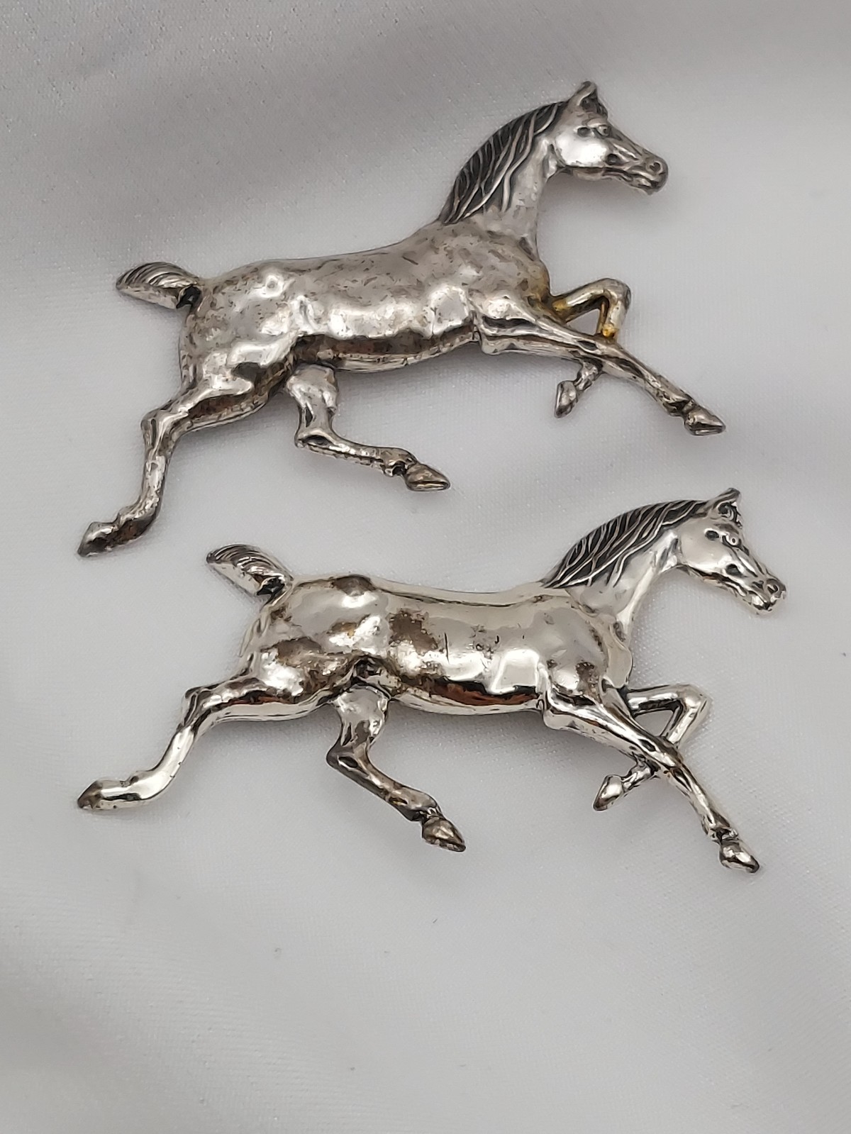 2 Vintage Beau Sterling Running Race Arabian Horses Brooch Equestrian 8.04g