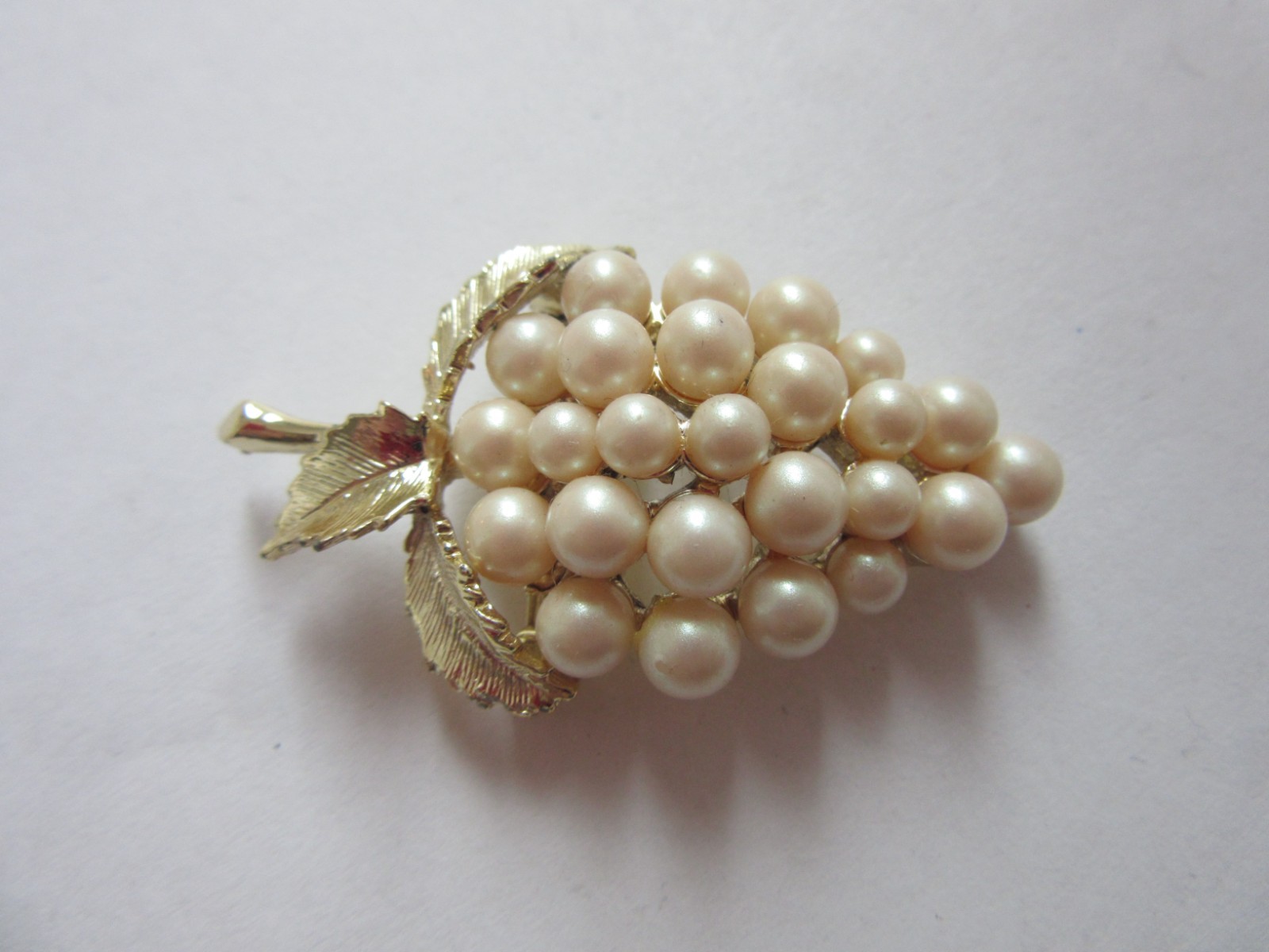Vintage faux pearl grapes design gold tone pin