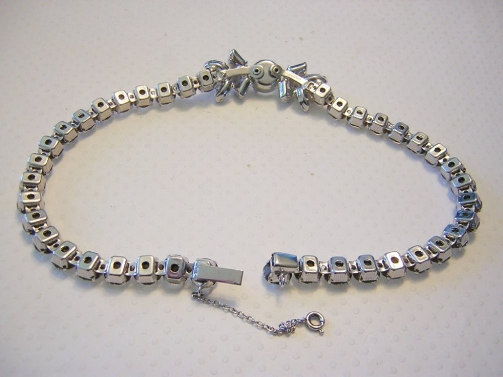 EISENBERG Exquisite HEADLIGHT & TRILLION Rhinestones UNIQUE Design NECKLACE