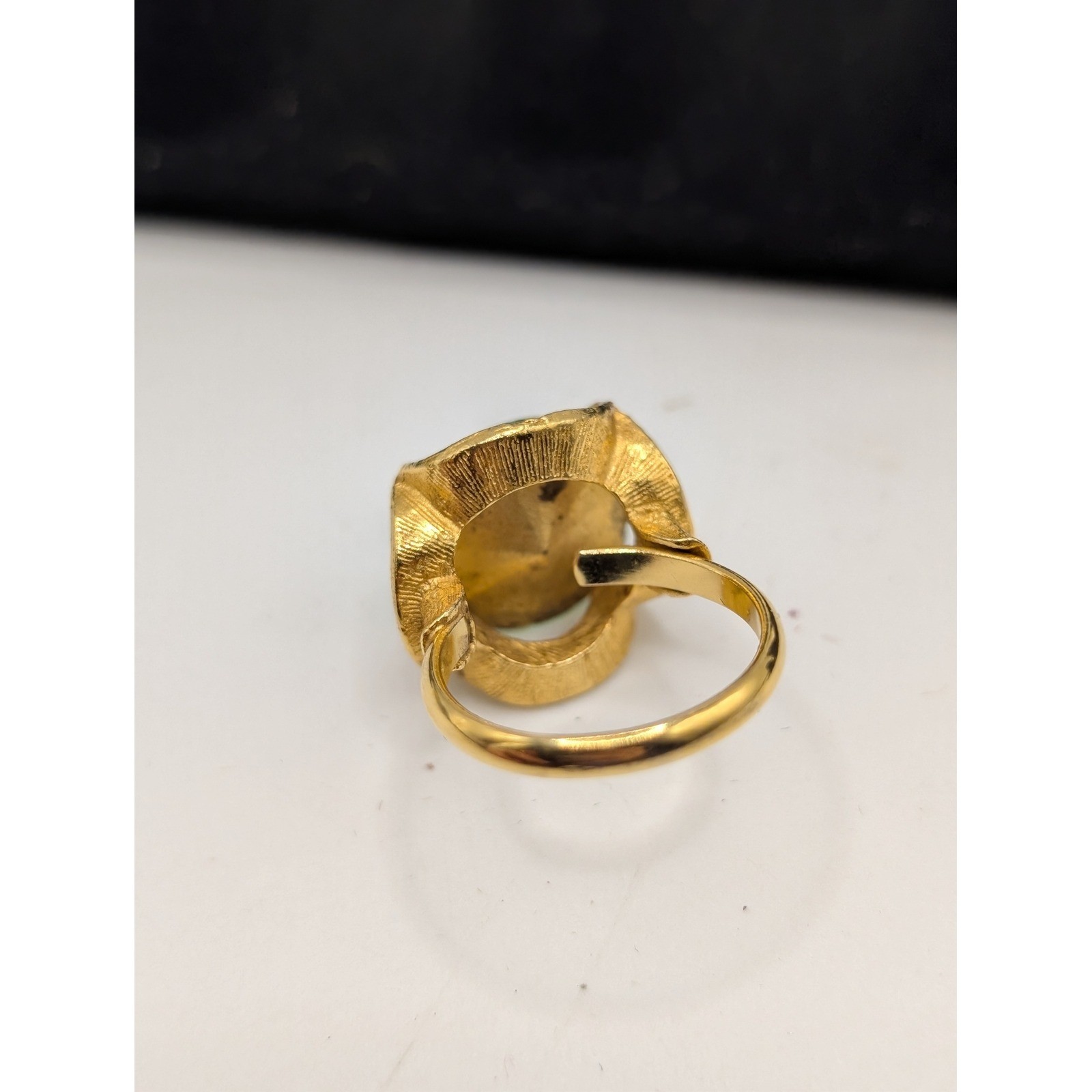 Vintage Glowing Green Rivoli Crystal Cocktail Ring Gold Tone Adjustable Band