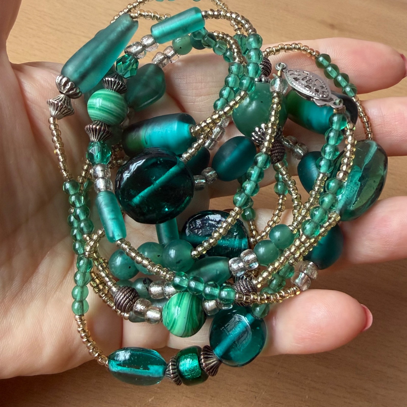 VINTAGE VIVID EMERALD GREEN COLOR MULTISHAPE GLASS BEADS LONG STATEMENT NECKLACE