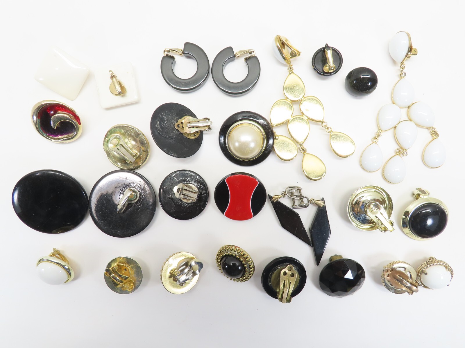 Vintage Earrings Jewelry Lot Red White Black Mix Match Cabochon (1) Jomaz D2380
