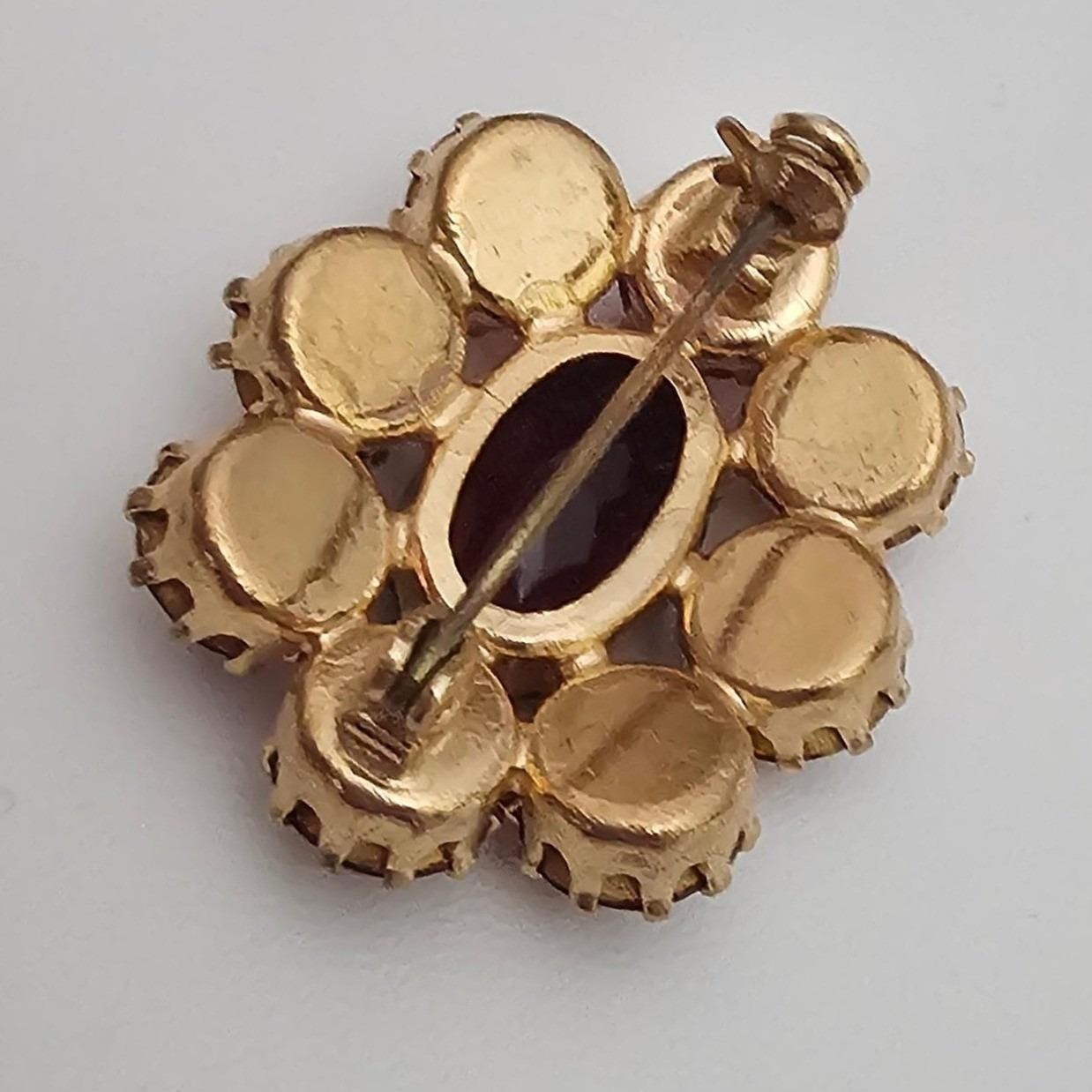 Vtg Deep Red Rhinestone Brooch Gold Tone Oval Center Floral Cluster Statement