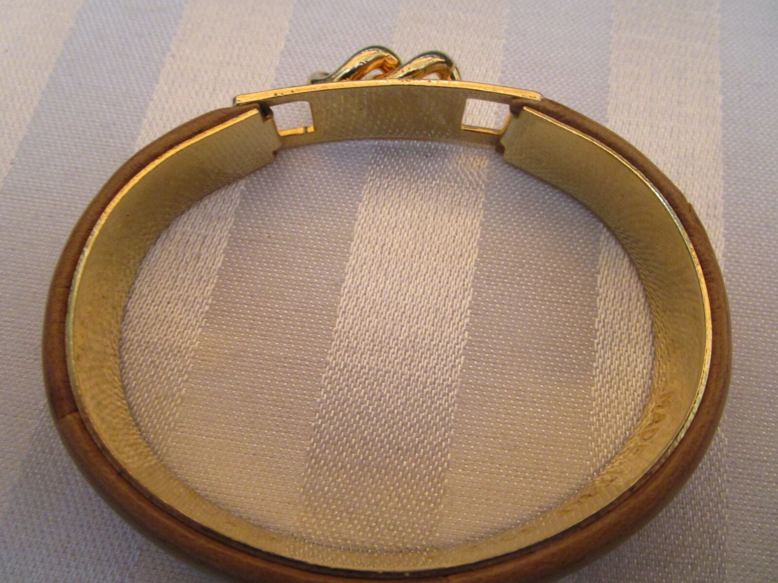 VINTAGE 24 KT GOLD PLATED MADE IN ITALY LEATHER HINGED 7 1/2 CUFF BRACELET
