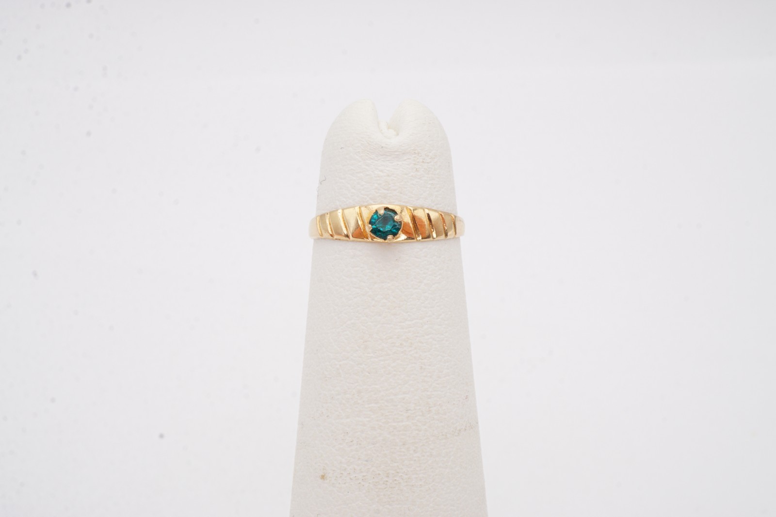 Vintage 10k Yellow Gold Green Glass Stone Childs Ring Size 2