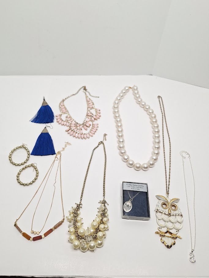Mixed Lot of Used Costume Jewelry Vintage to Modern Wearable