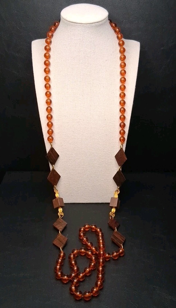 Vintage Faux Amber Lucite Beads And Wood Necklace Gold Tone. 15.515