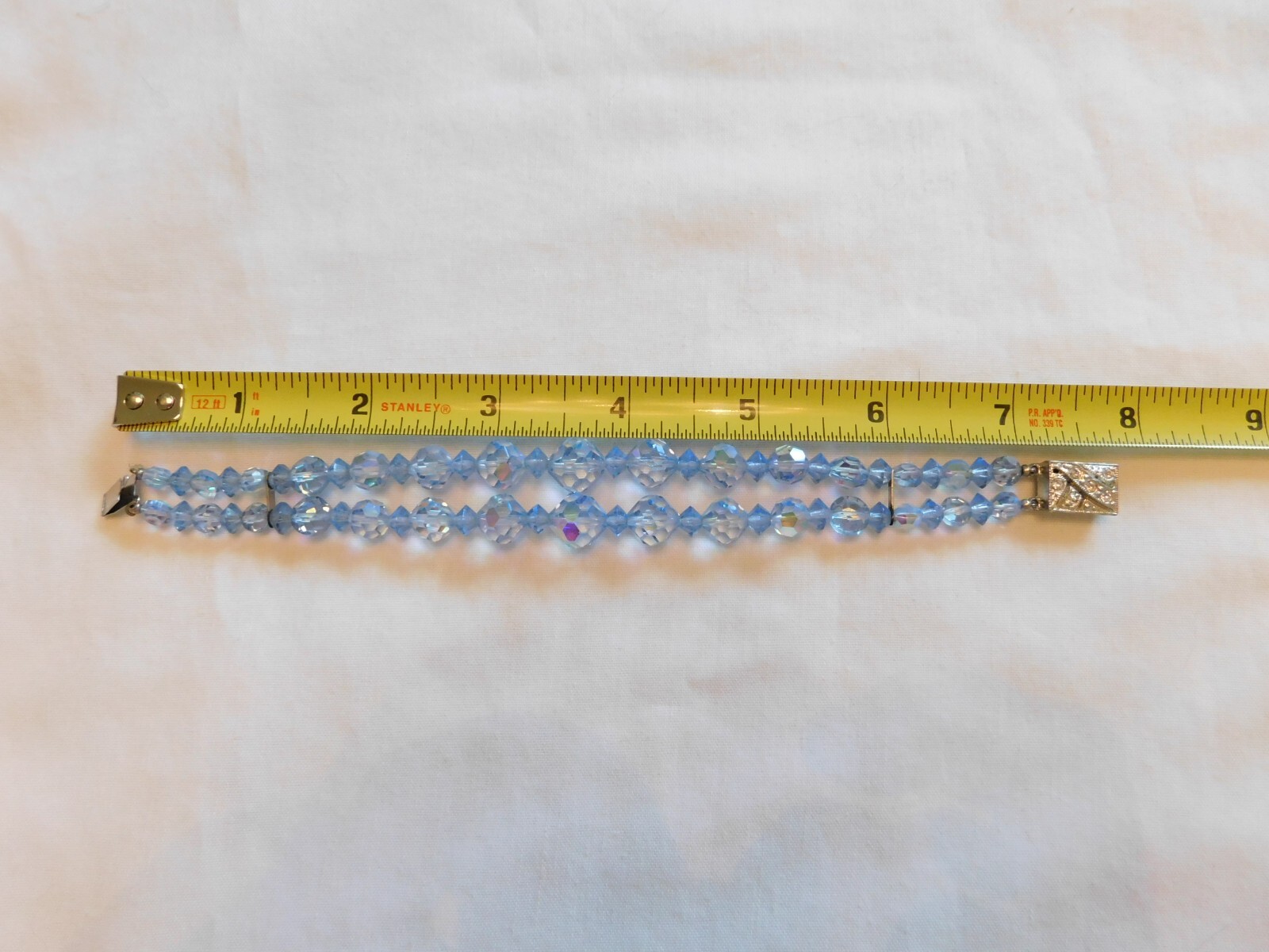 VINTAGE CRYSTAL GLASS LIGHT BLUE BRACELET VERY PRETTY