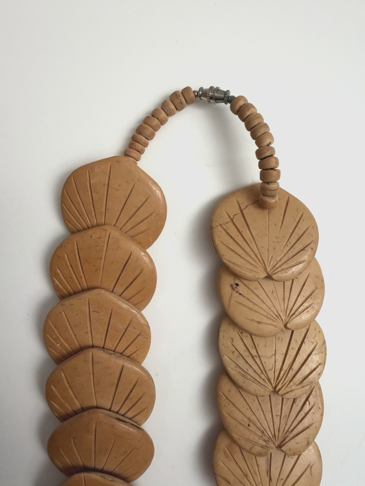 Vtg Carved Chunky Wooden Disc Necklace Pendant Boho Tribal Ethnic Earthy