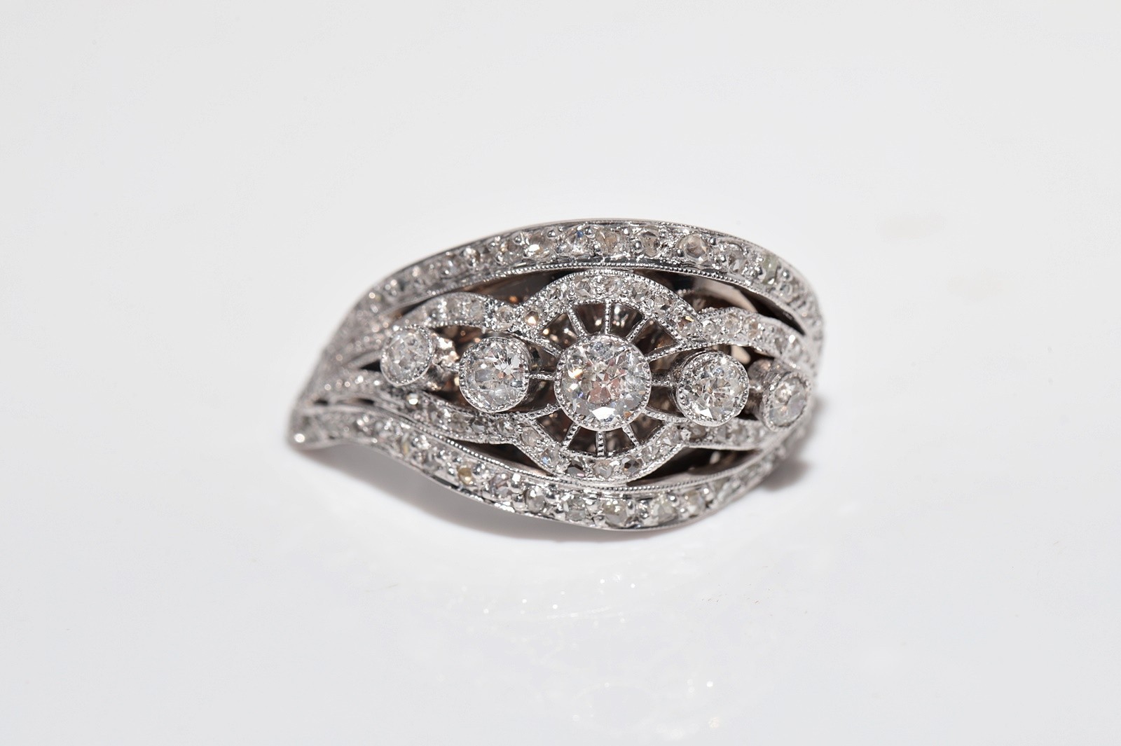 Antique Circa 1920s Hand crafted Art Deco 18k Gold Natural Diamond Ring