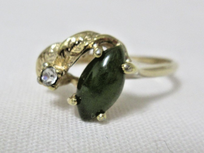 Vintage 18k HGE Jade and Cubic Zirconia Ring Size 6 3/4