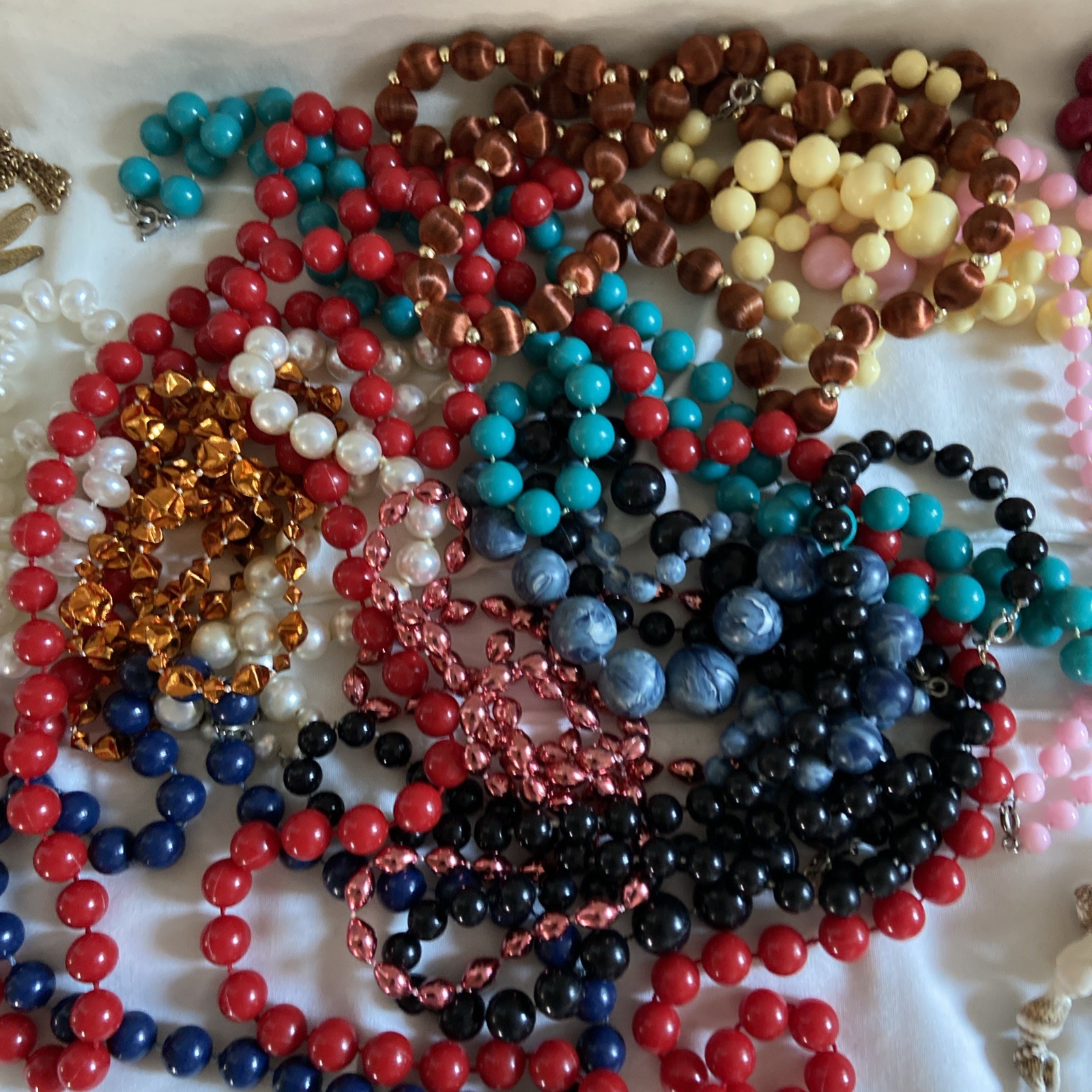 Costume Jewelry Lot Necklaces Pin Hair Clip. Almost 2 lbs. PreOwned