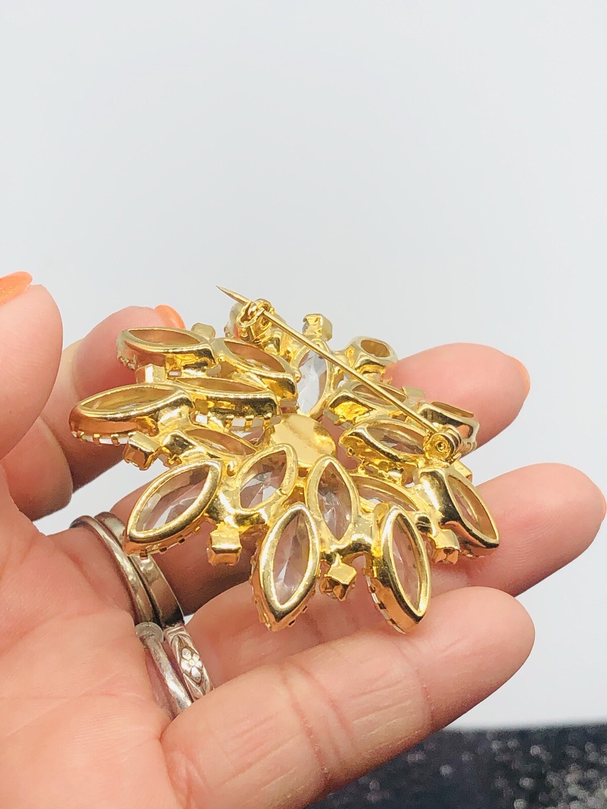 Vtg JULIANA Clear Glass Rhinestone Flower Gold Tone Open Back Pin Brooch