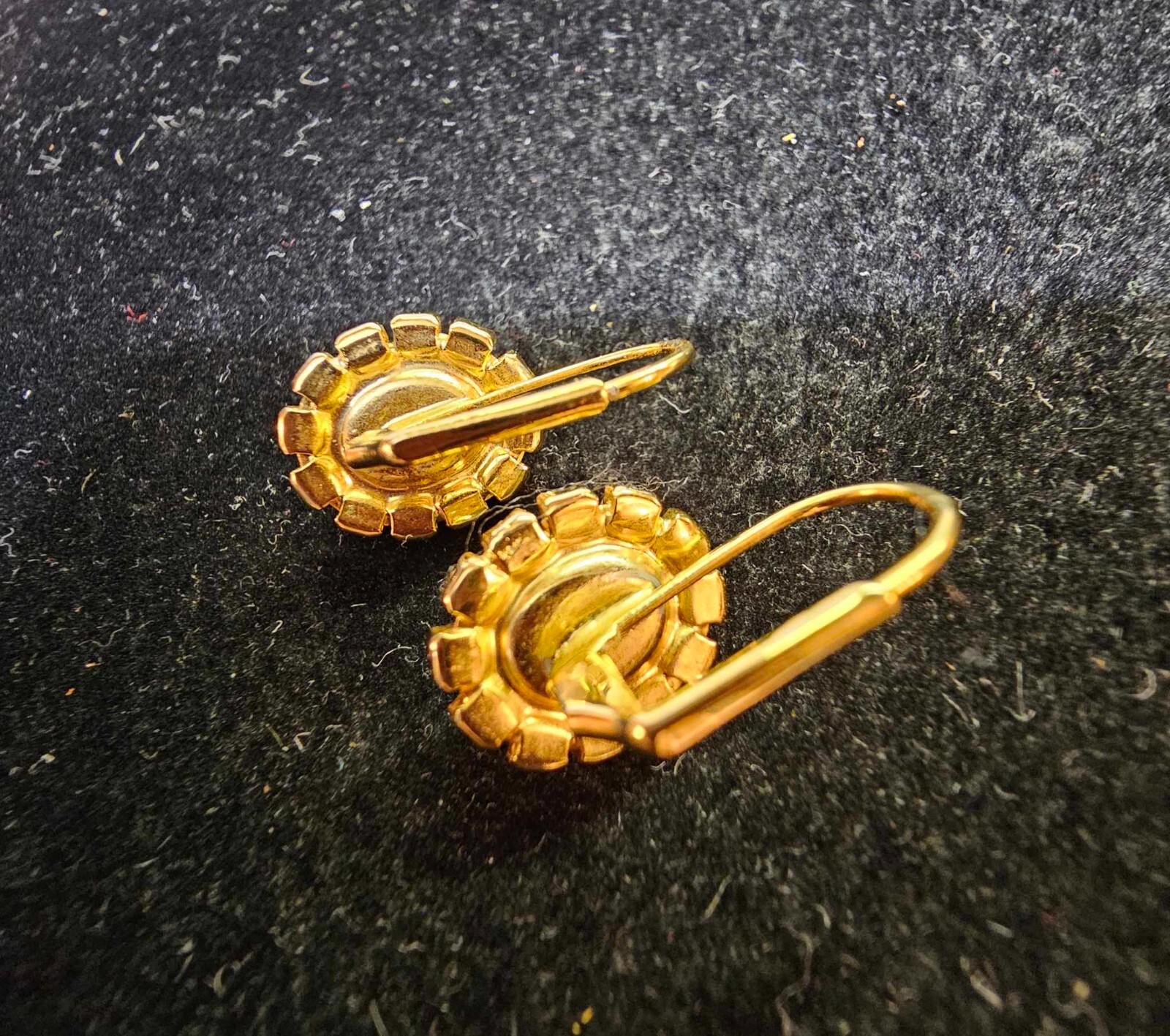 Goldtone Earrings w/ Clear Stones Flower Shaped- S81- READ