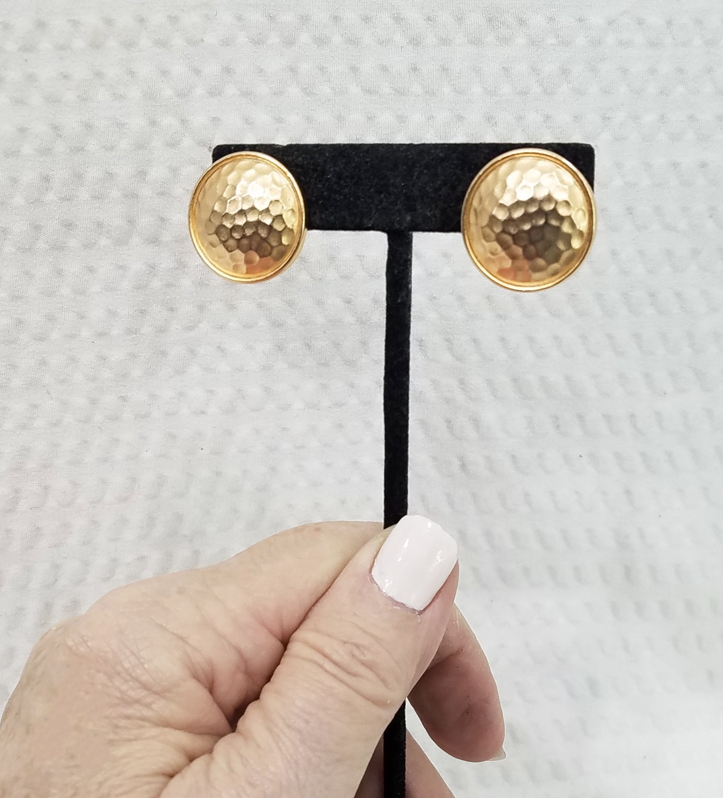 Vintage Signed Napier Hammered Matte Gold Tone Round Adjustable Clip On Earrings