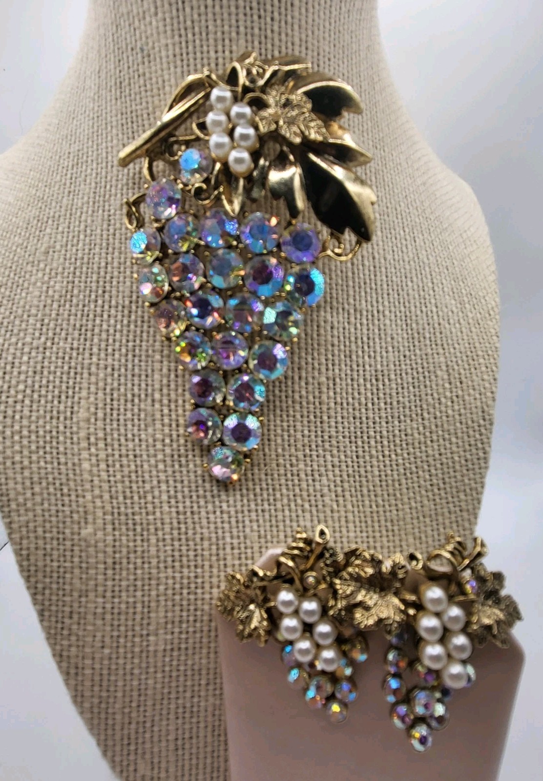 Vtg CRAFT 2 Pc Pearls AB Rhinestone Grapes Gold Plate Lg Brooch Post Earrings