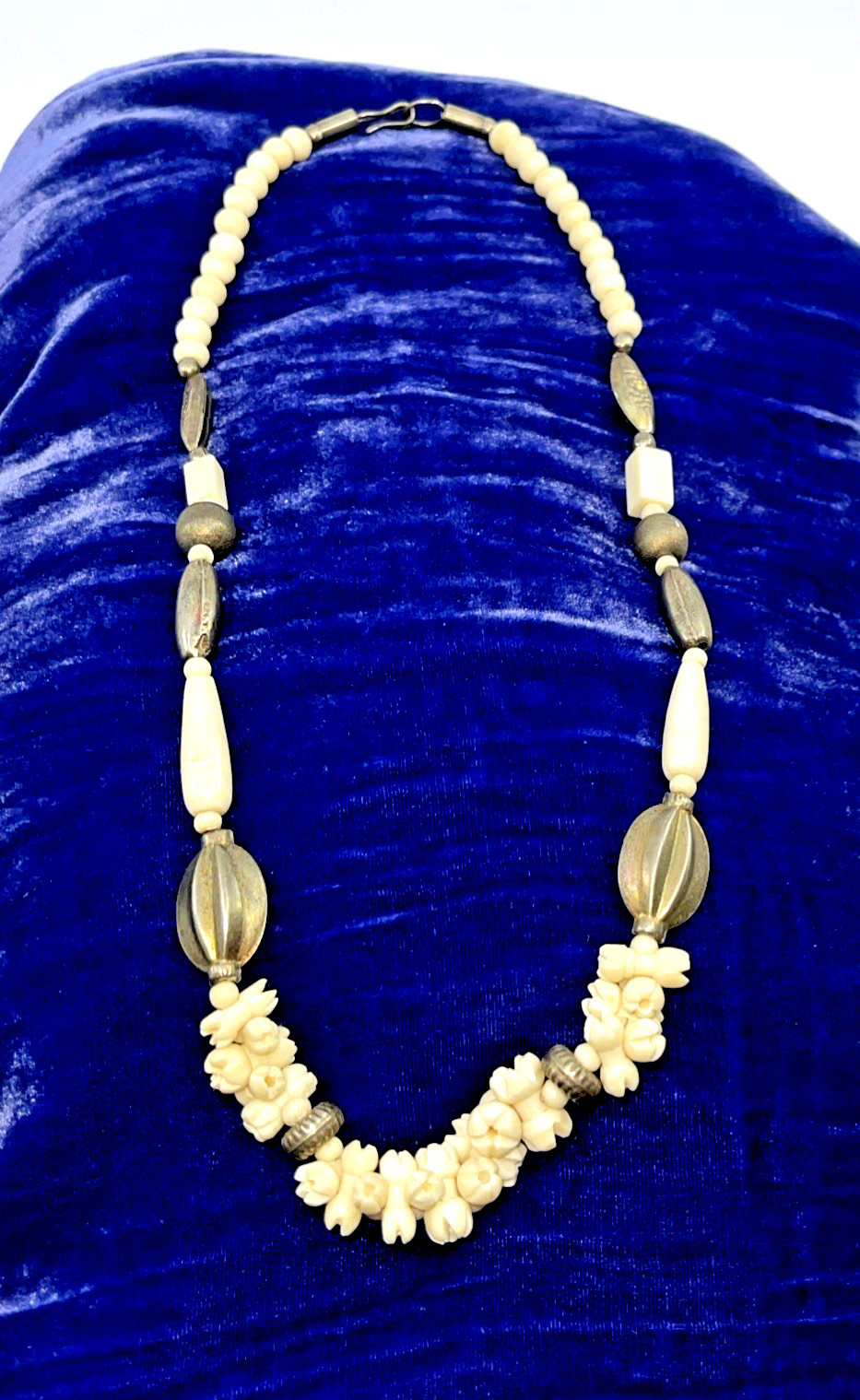 VTG Carved South Western Beach Flower Roses Beaded Metal Necklace 21”