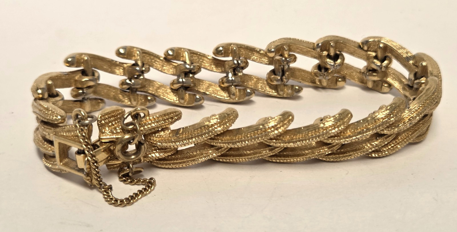 Vtg MONET Textured Wavy Double Row Bracelet 1/2″ w Gold Tone Safety Chain 7.25″