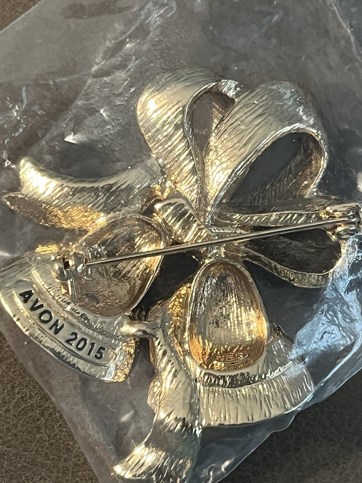 AVON 2005 HOLIDAY BELLS COLLECTION BROOCH IN SEALED PACKAGE NOS CHRISTMAS PIN