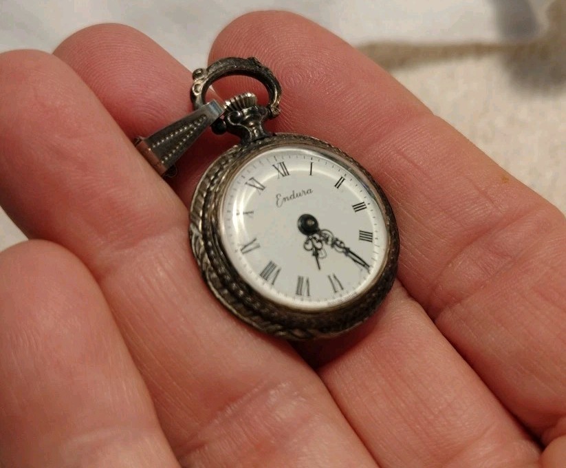 Vintage Endura Watch Pendant Necklace Swiss Made NOT RUNNING UNTESTED 24″