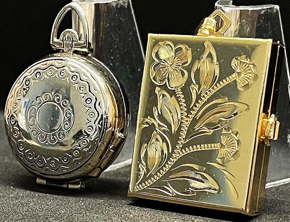 Vintage lot x2 locket photos “Coro” 4 photo way, Art Nouveau, amazing pieces