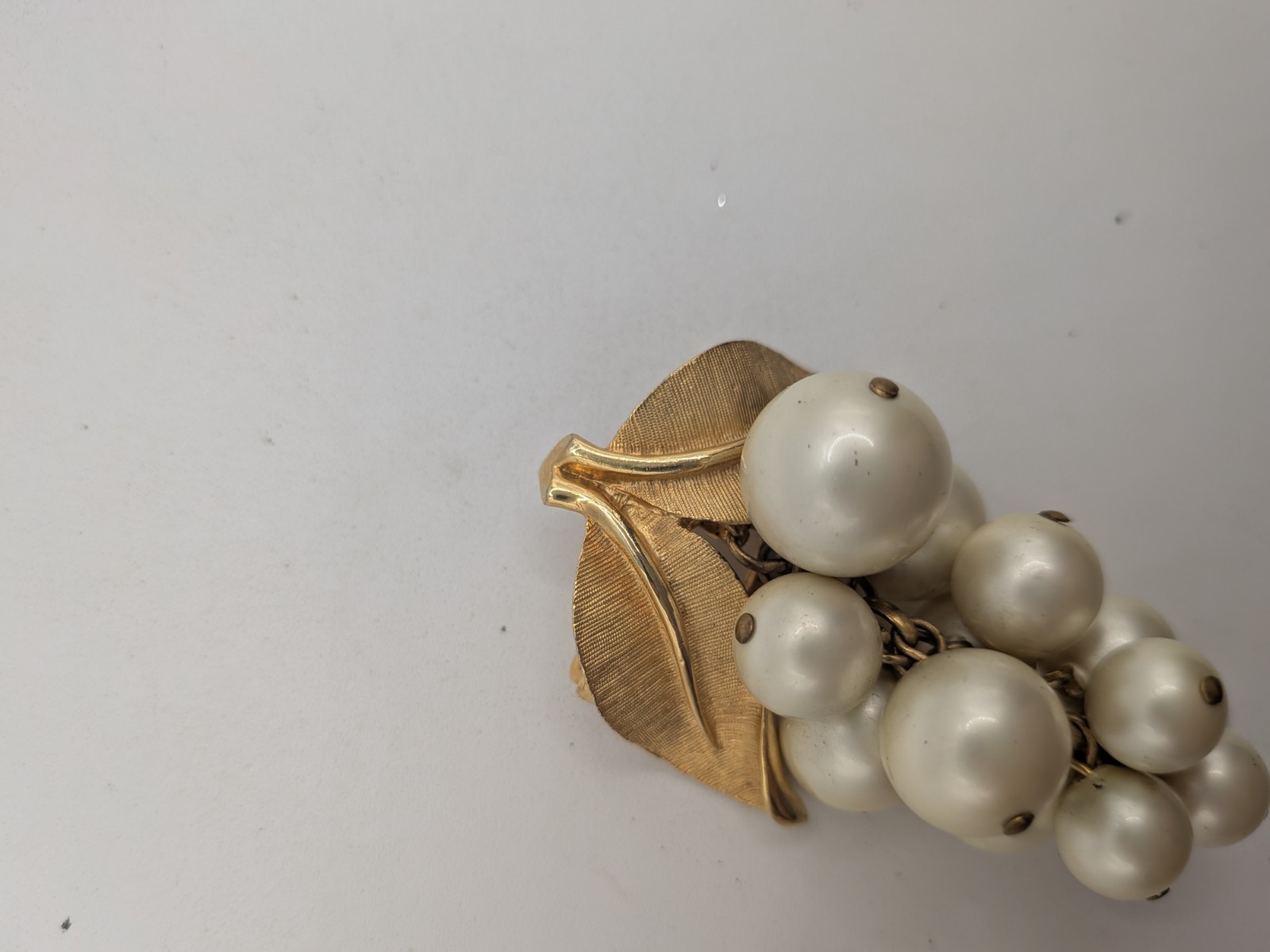 Vintage PARK LANE Faux Pearl Grapes Cluster Bead Pin Brooch Clip Dangle
