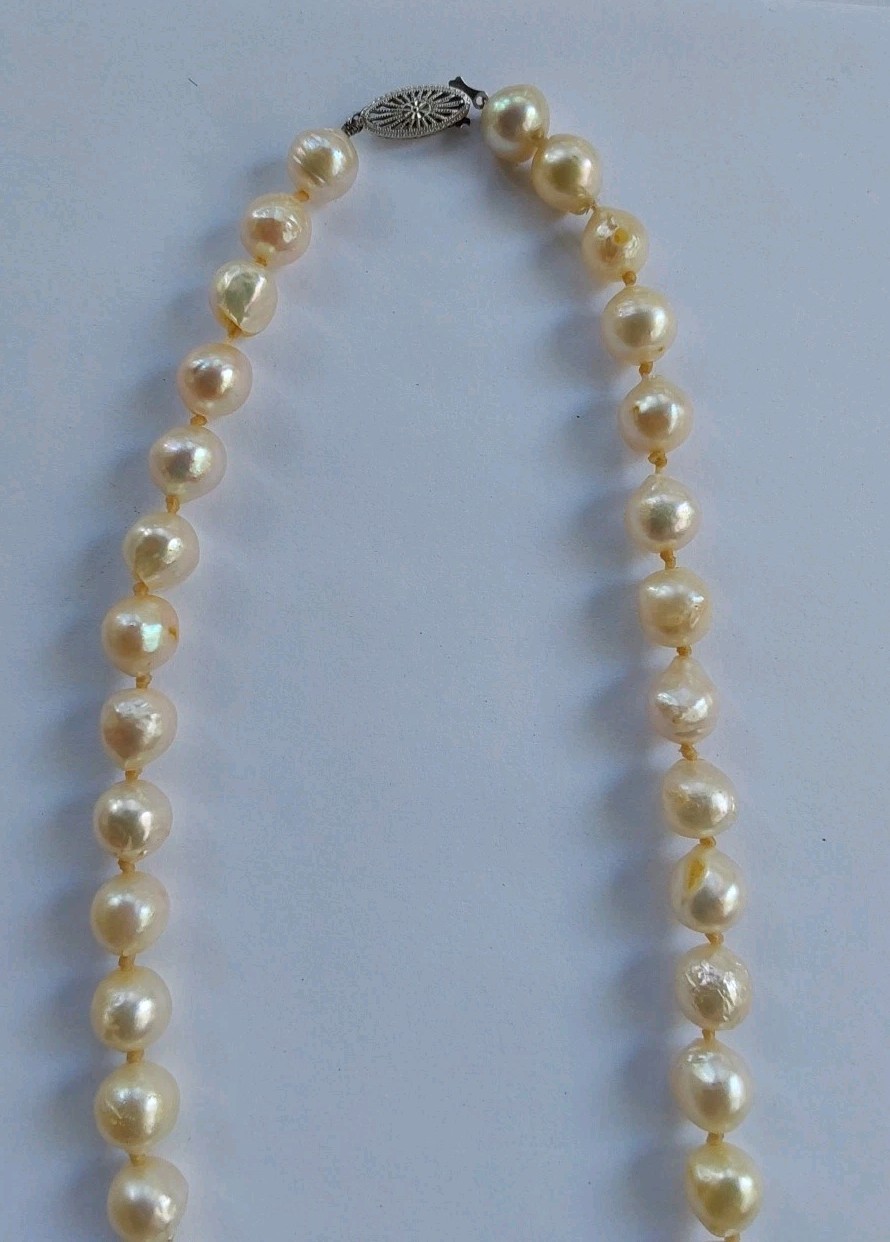 Vintage Baroque Champagne 16″ Ladies 8MM Pearl Necklace w/14KT Gold Clasp 31.6 G