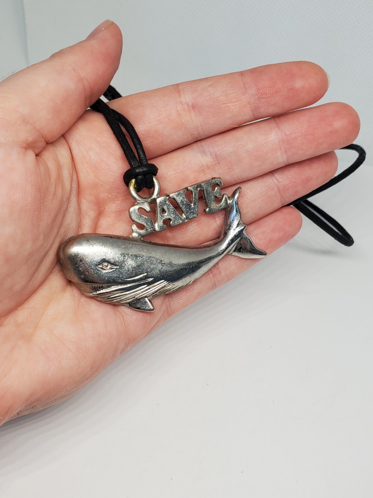 Vintage Avante Save The Whales Silver Tone Leather Cord Pendant Necklace