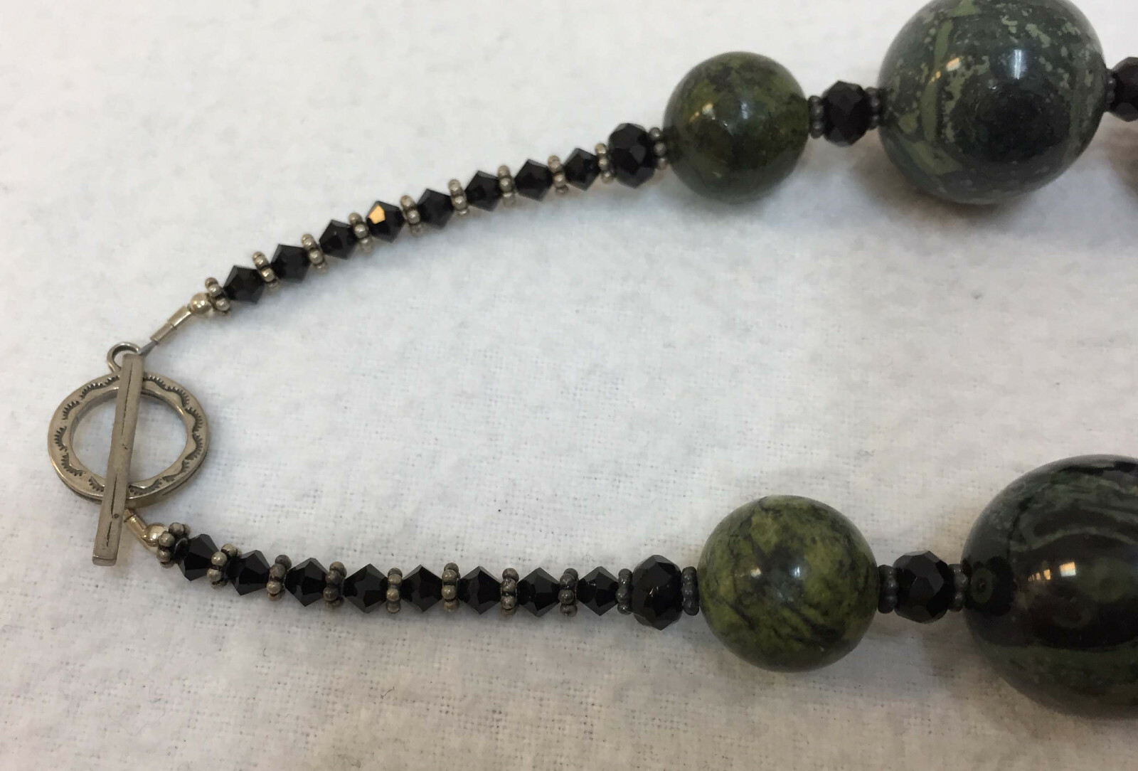 Necklace Polished Stones Green Black Polished Stone Crystal Faceted Beads 22″