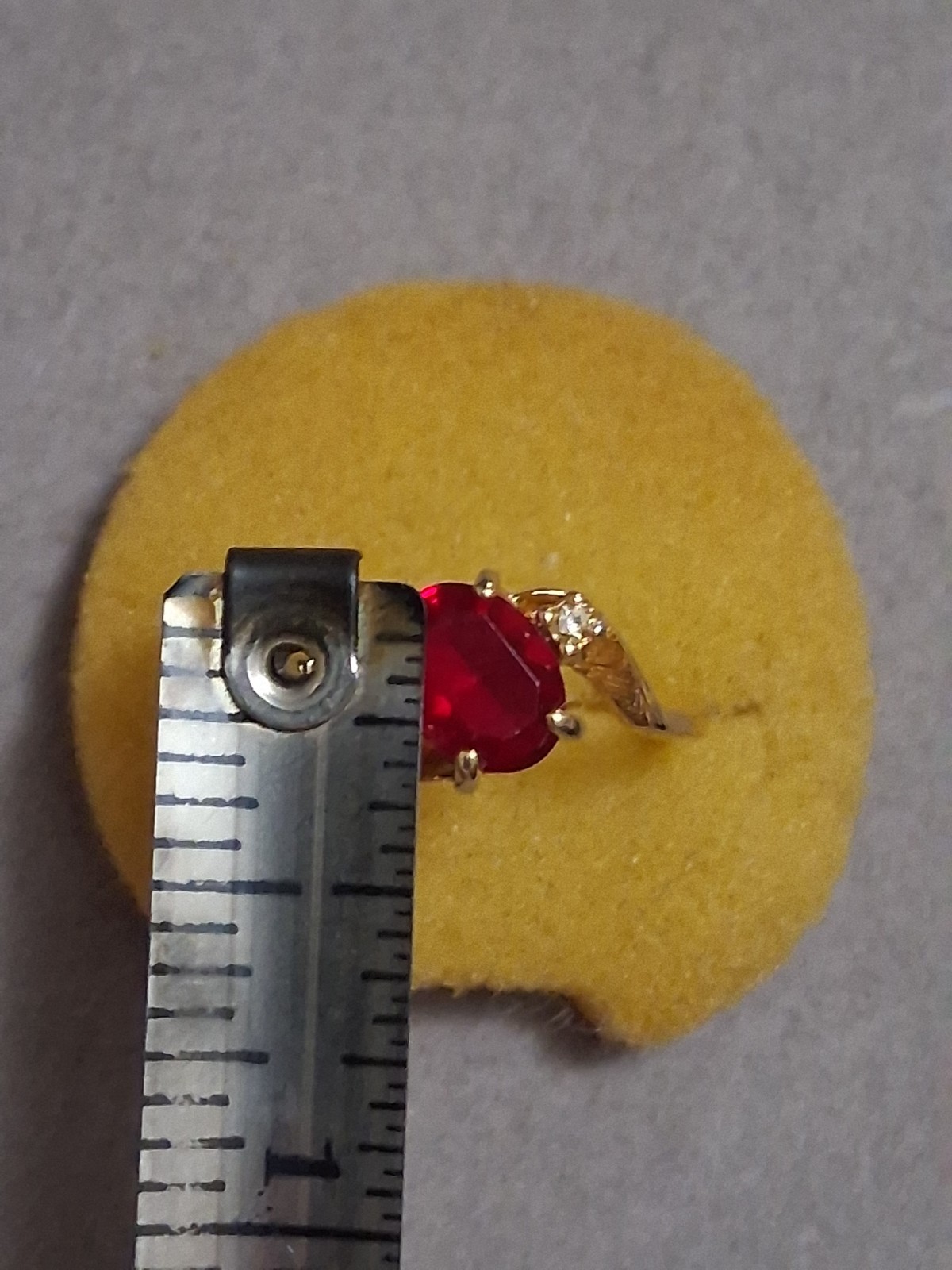 Red glass oval cut & crystal accent ring, gold tone SZ 6.75
