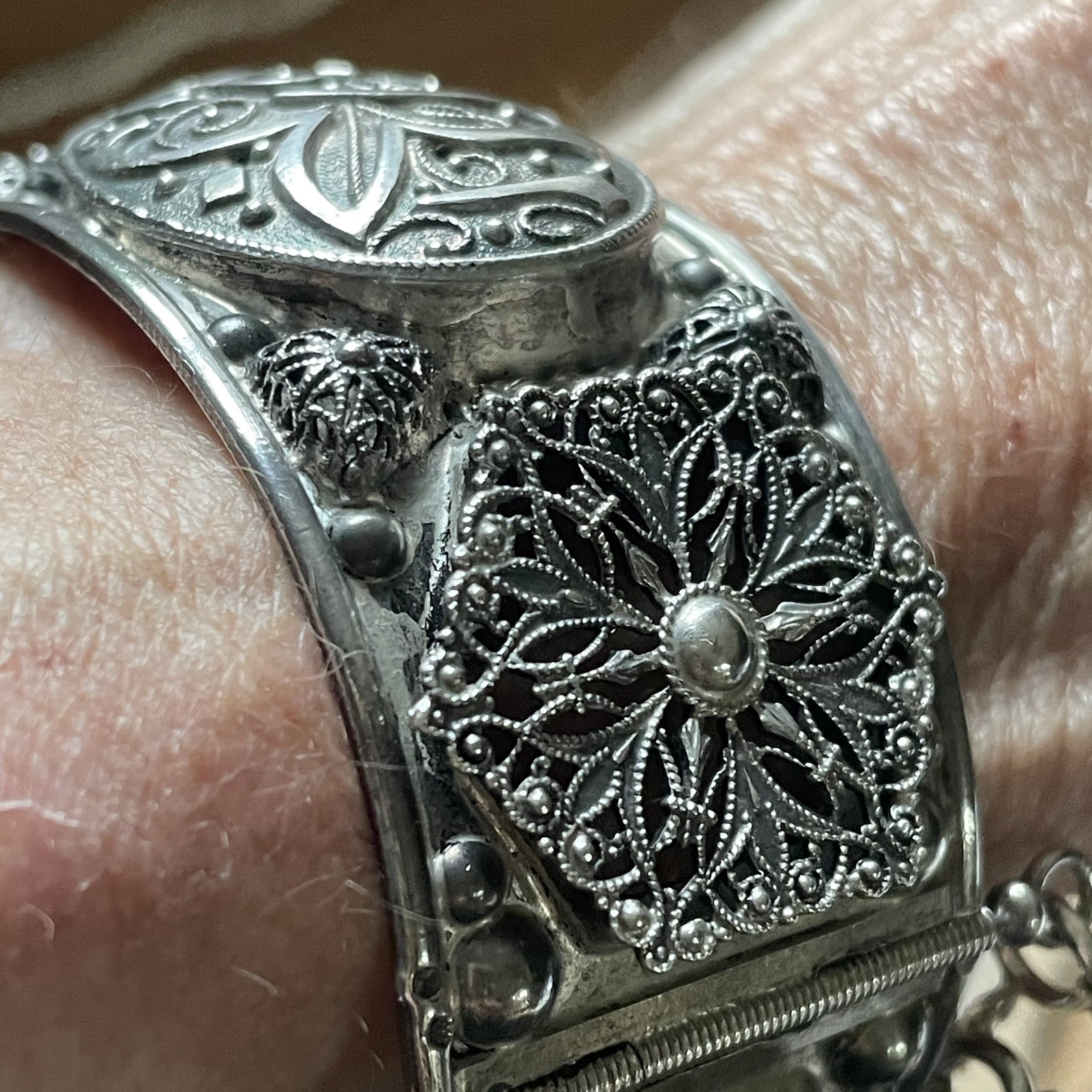 Vintage Sterling (925) Filigree Hinged Bangle Bracelet Moorish Arabesque 44g