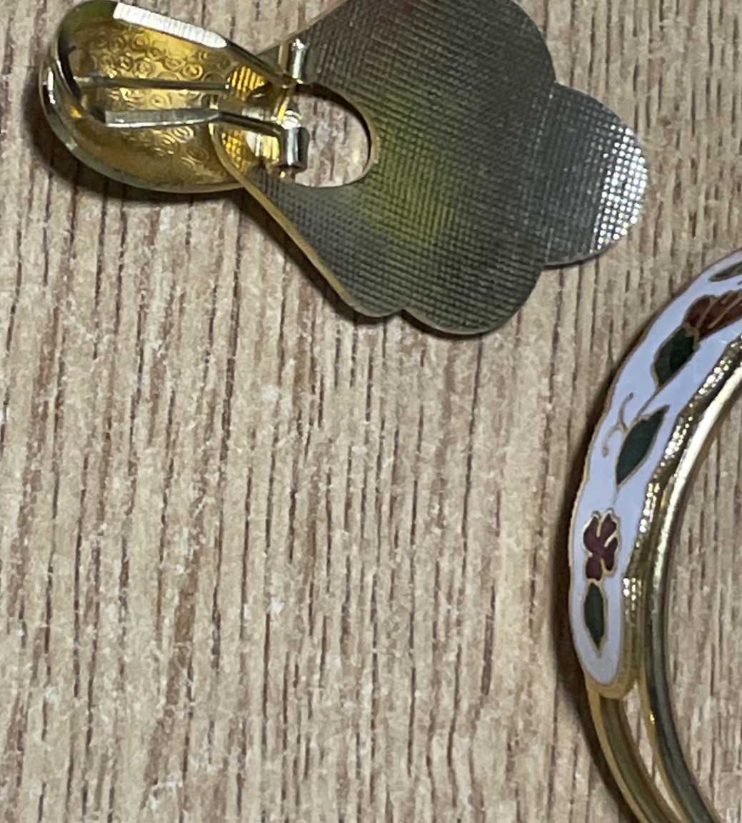 vintage white Cloisonné Enamel Jewellery Set Hinged Bracelet and matching Earing