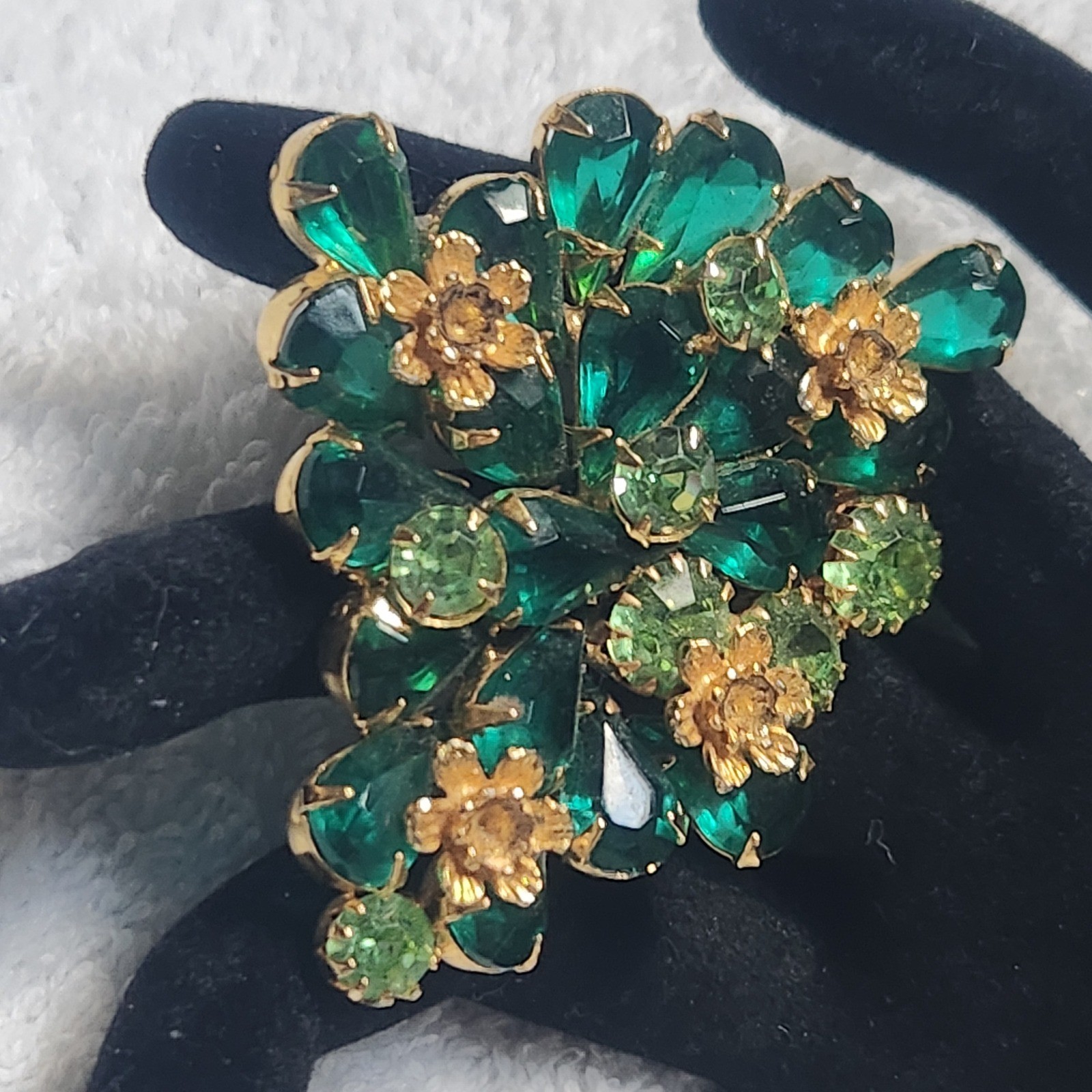 Vintage Green Rhinestone Floral Brooch Gold Tone Emerald Crystal Cluster Pin