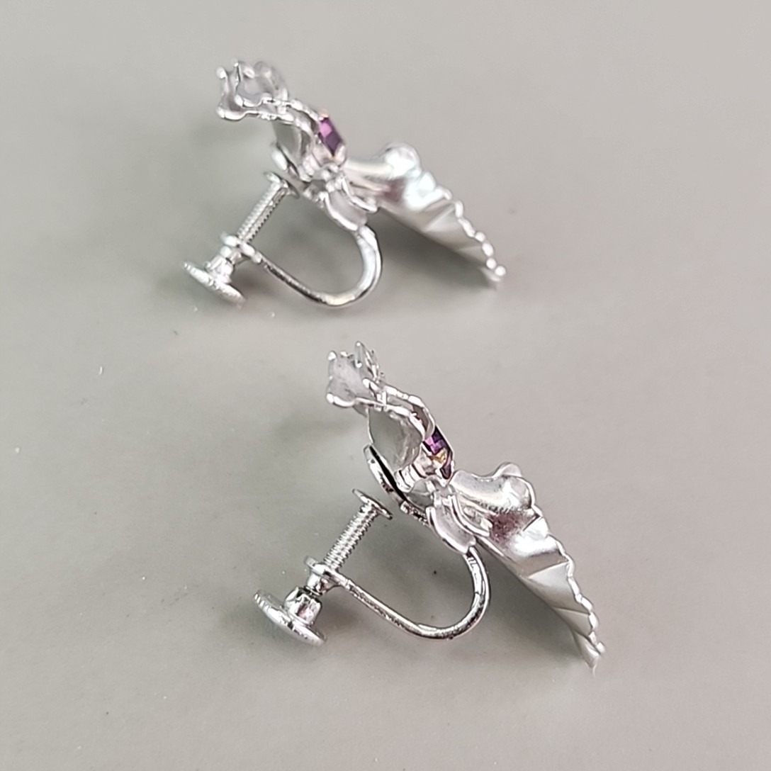 Vintage Flower Screw Back Earrings Orchid Purple Rhinestone Silver Tone 1″