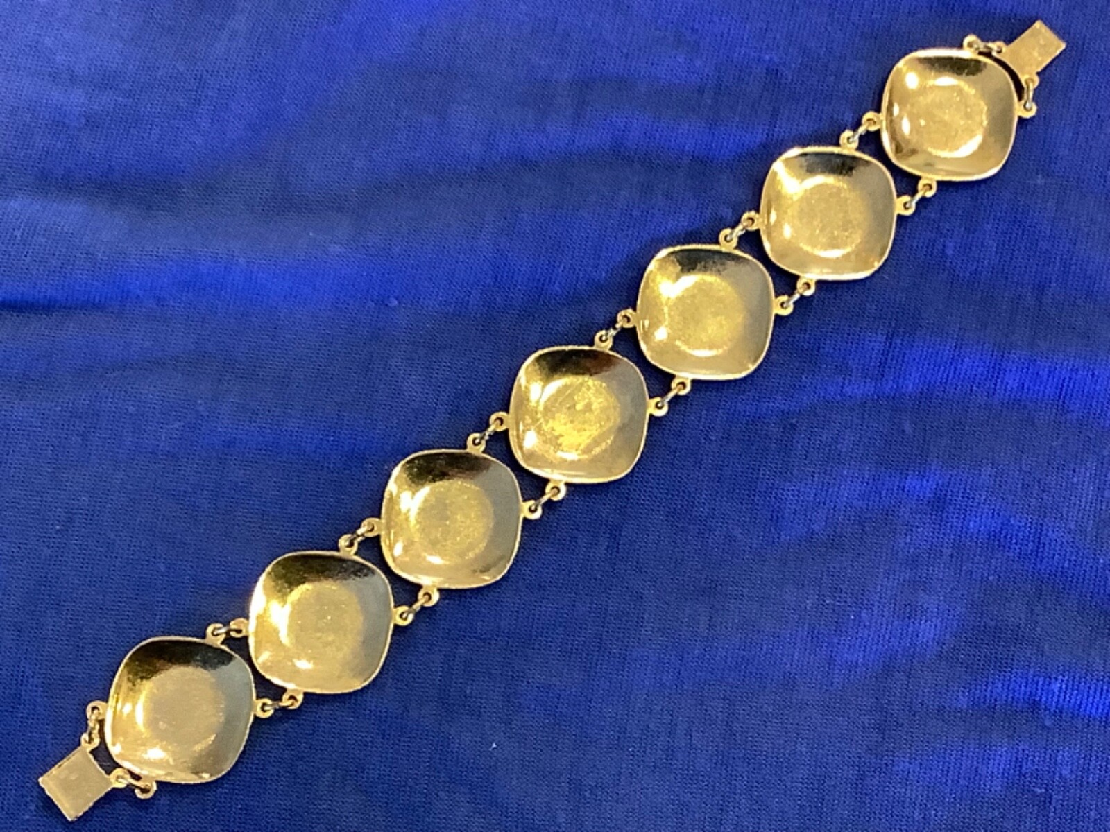 Vintage gold tone round coin chain link bracelet