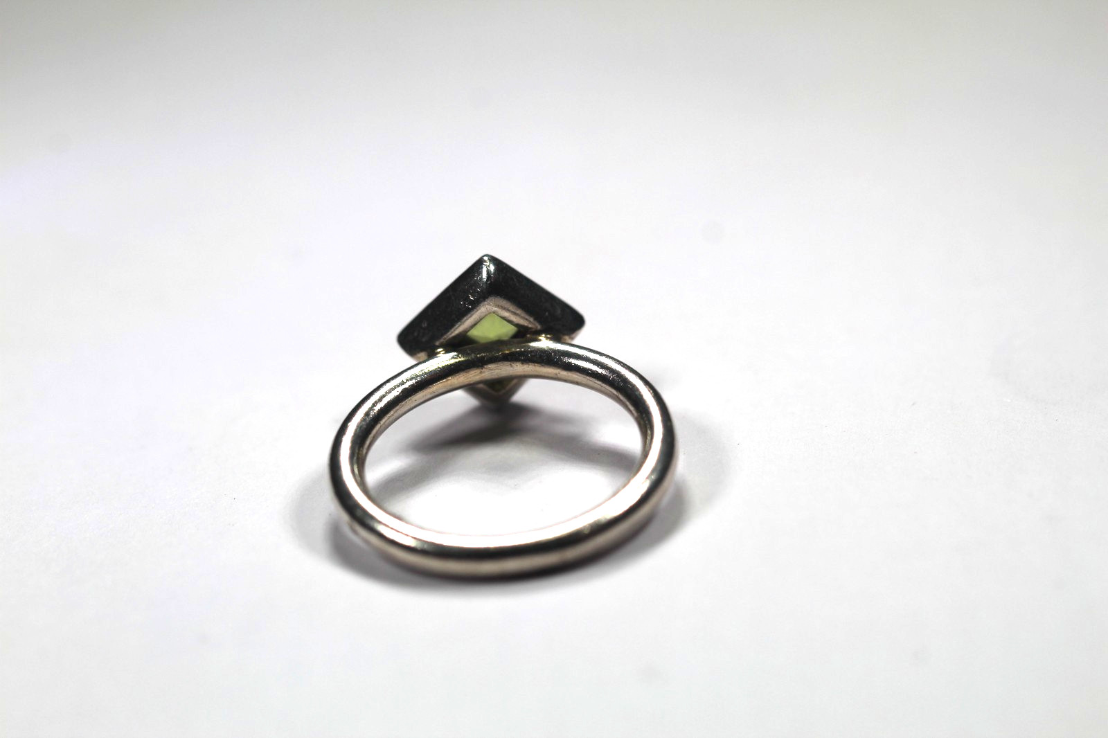Vintage Thick 3mm Sterling Silver Peridot Solitaire Ring Size 6.75 – 5.3 grams