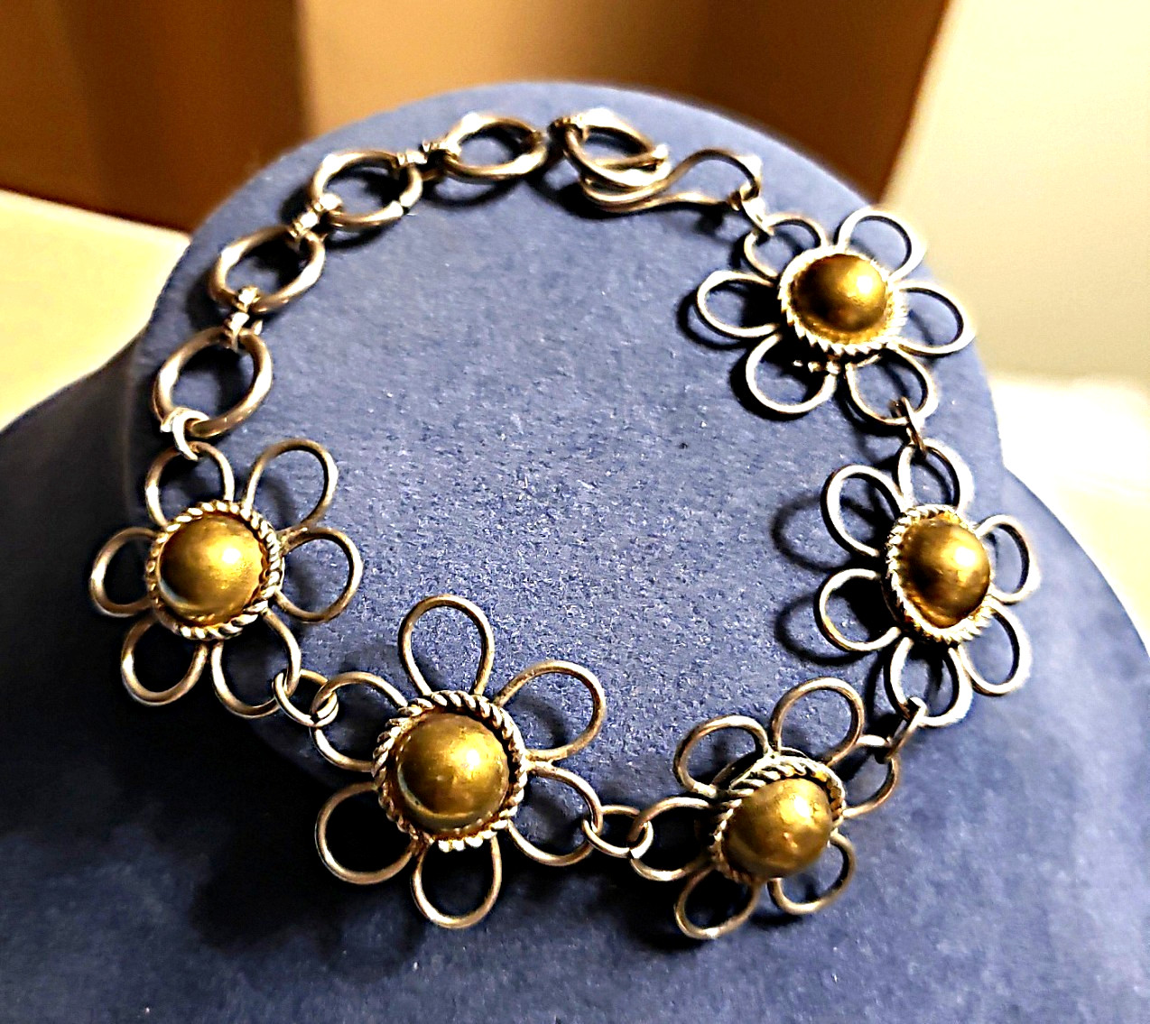 VTG Wire Wrap Brass Center Daisy Flowers LInk Bracelet Silver Tone 9 inch