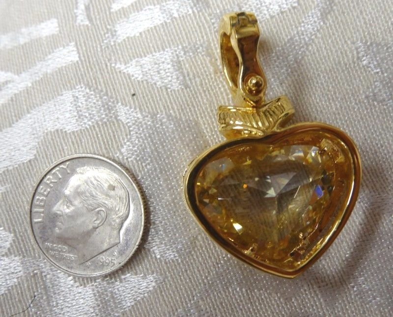 BEAUTIFUL HEART SHAPED PENDANT-RHINESTONES-LARGE CENTER STONE- DECORATIVE-PRETTY