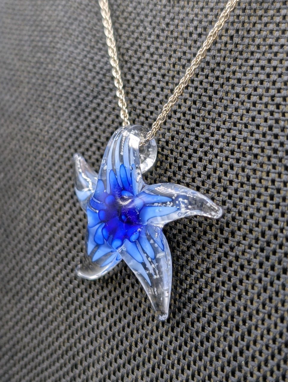 READ! Vtg Blue White Art Glass Starfish Pendant 18″ Sterling Loose Rope Necklace