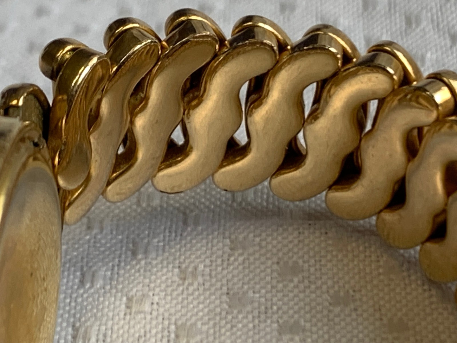 Vtg American Queen Sweetheart Bracelet 5-8.5″ Stretch Band Pitman & Keeler
