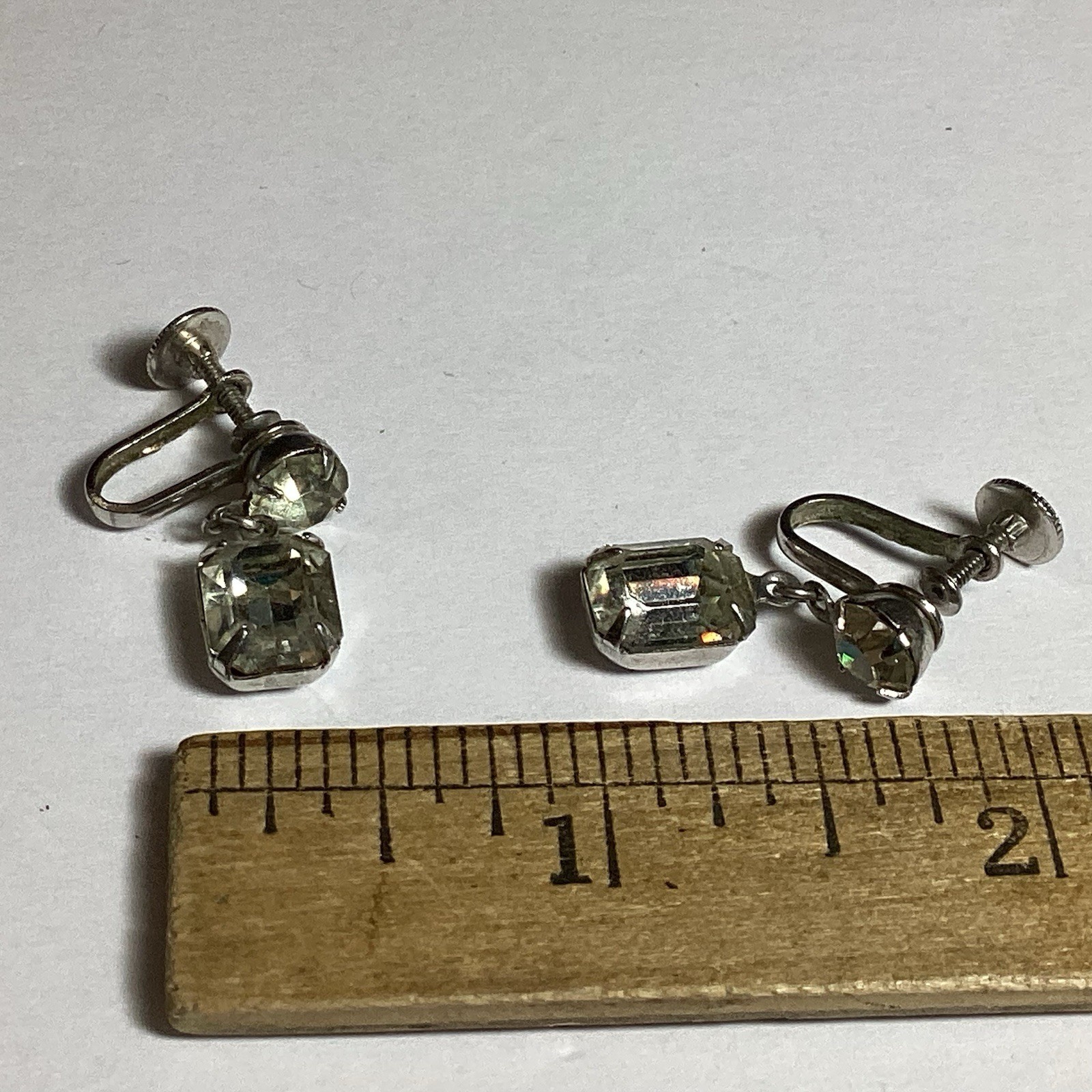 VTG PAIR OF CLEAR DROP-DANGLE RHINESTONE SCREWBACK EARRINGS GORGEOUS SILVERTONE