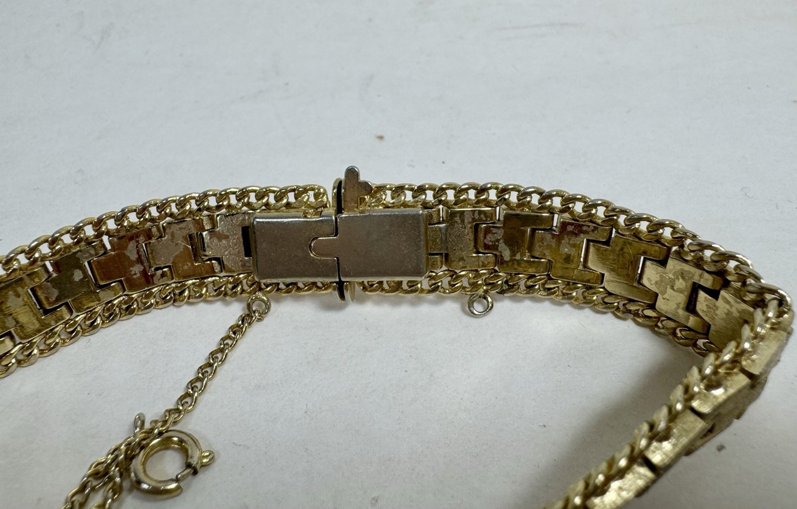 Brushed Gold Tone Articulated Link 8″ Bracelet With Safety Chain Gift Vintage