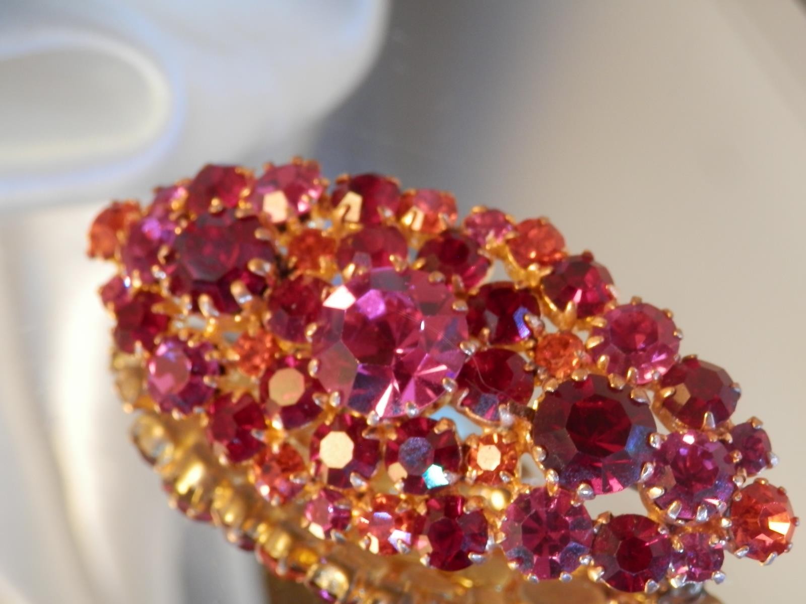 STUNNING sparkle Austria made Fuchsia Red Rhinestone Vintage 40’s Brooch 14A5