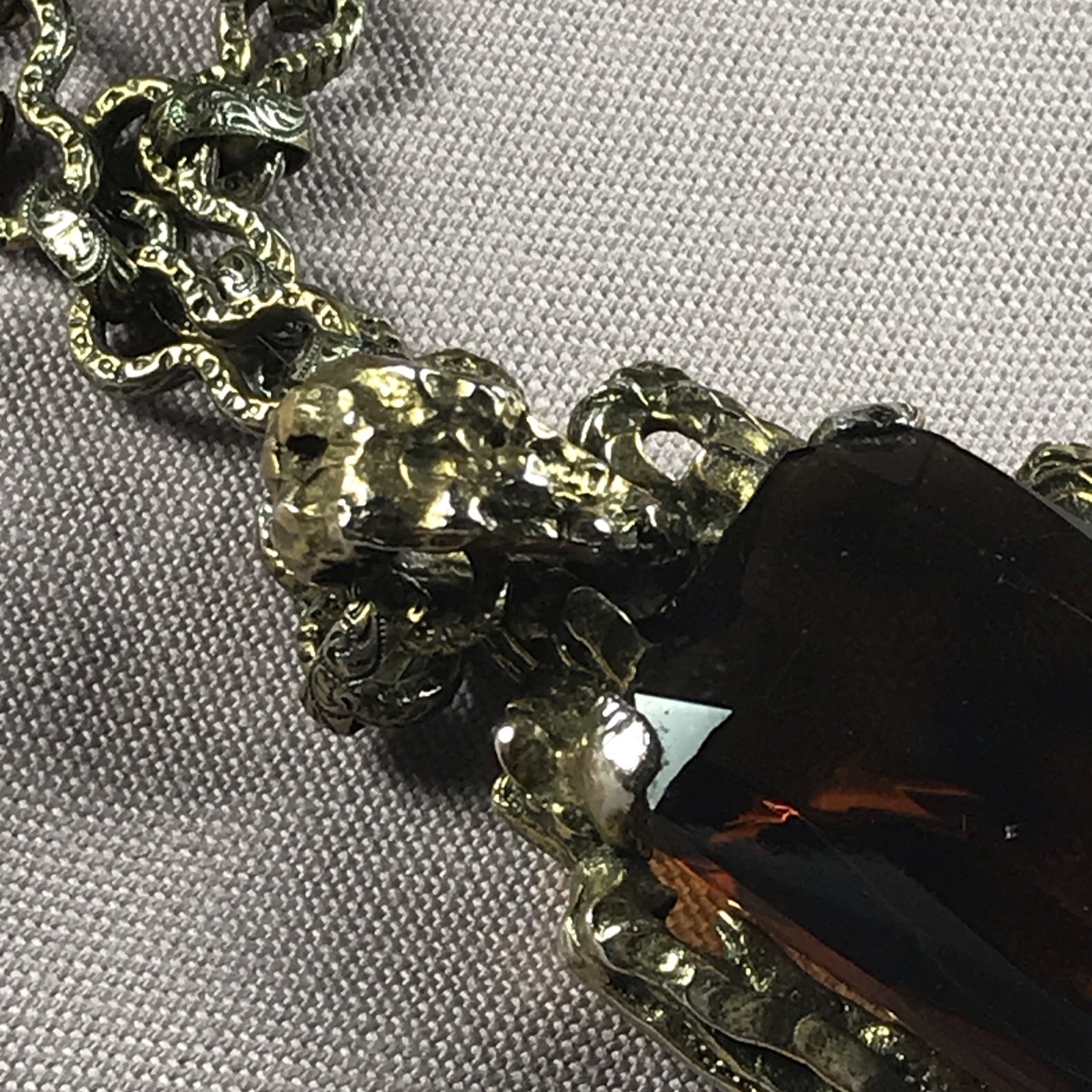 VTG. Art Deco ZENTALL Amber Glass Pendant Necklace Ornate Gold Tone Chain