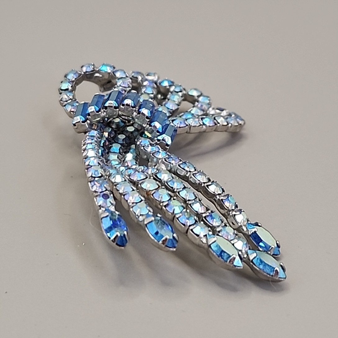 Vintage Tammey Jewels Brooch Aurora Borealis Blue Ribbons 2.75″