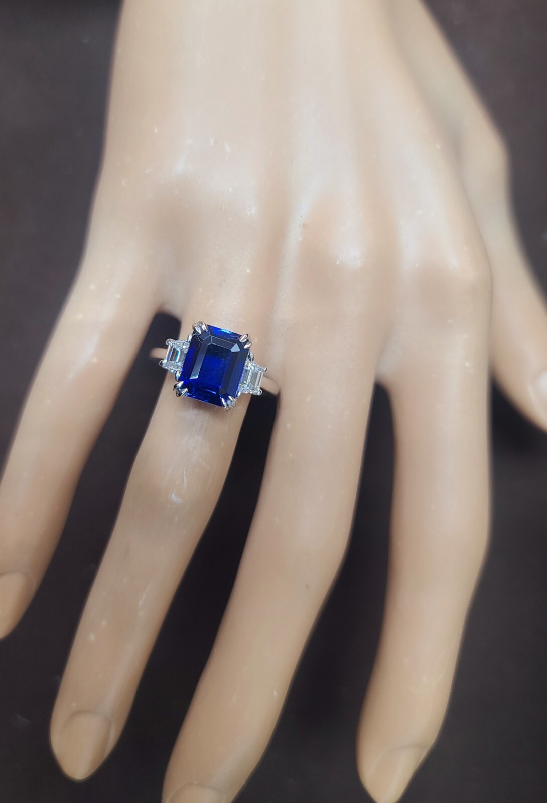 Vintage 14k White Gold Engagement Ring 5.52CT. Blue Sapphire Emerald Shape