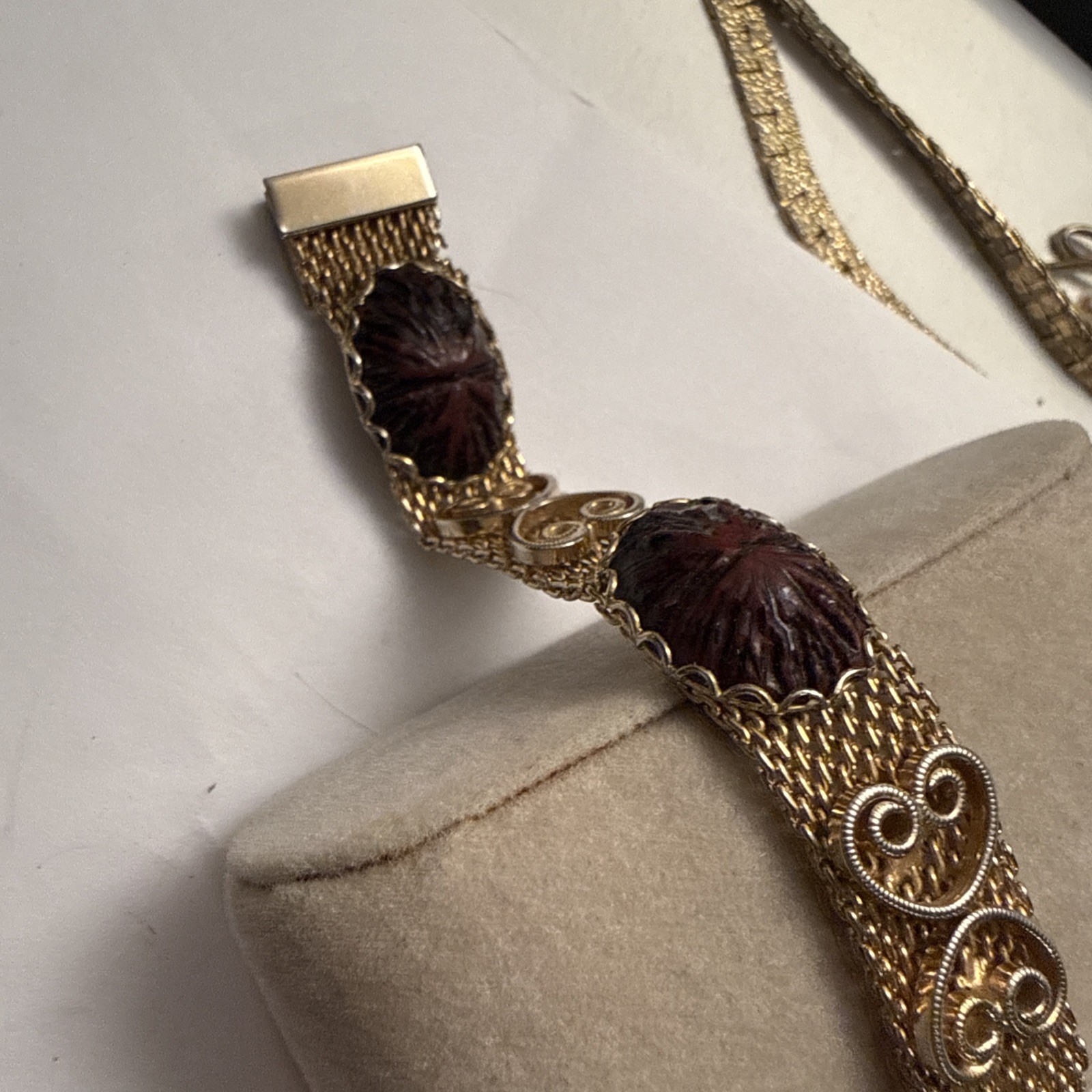 VTG Gold Toned Mesh bracelet 7”