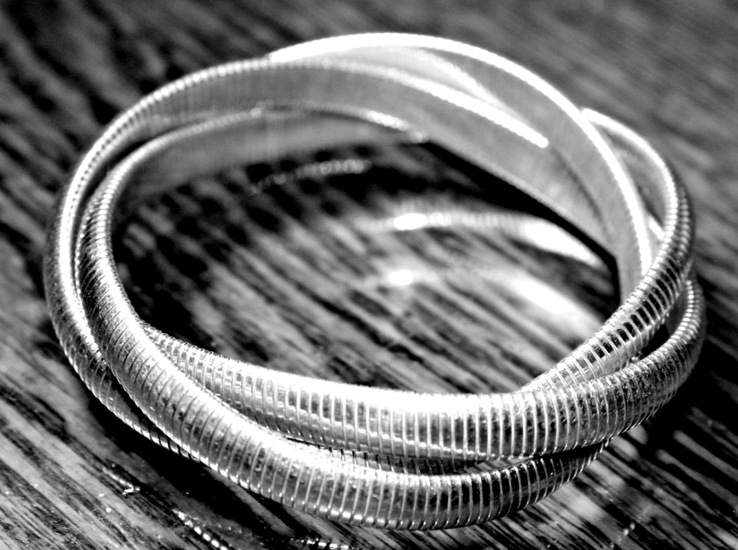 LEONORE DOSKOW STERLING SILVER TRIPPLE STRETCH BRACELET