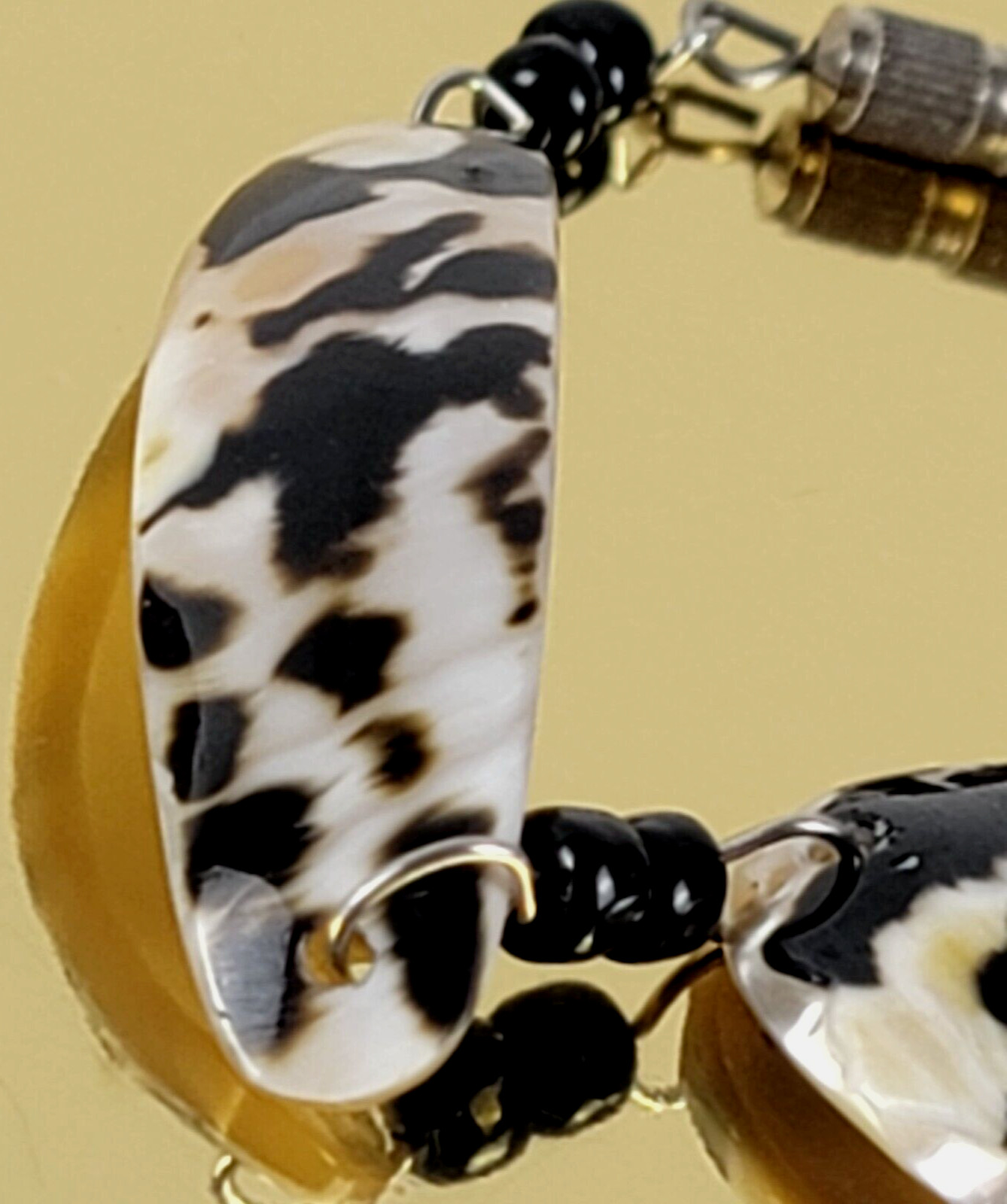 Vintage Black And Cream Mother Of Pearl Heart Bracelet 7 In Barrel Clasp